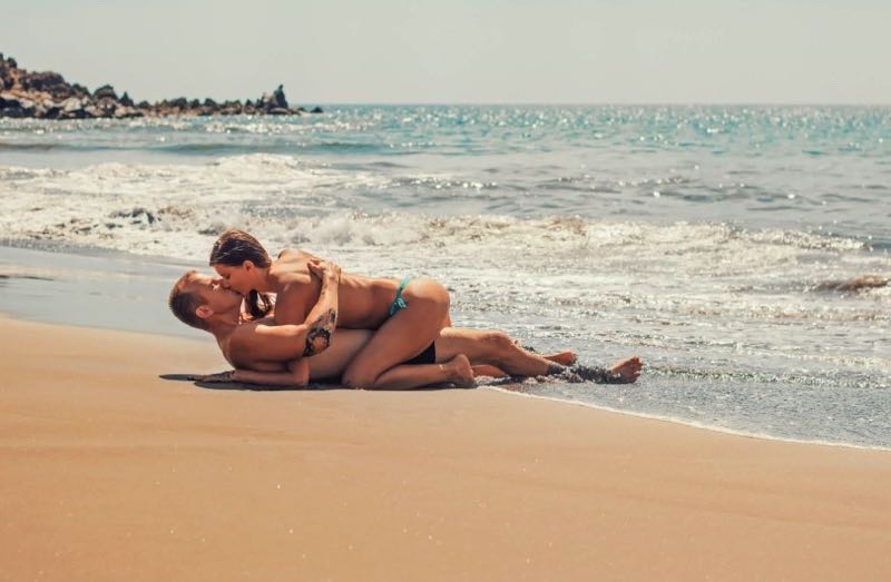 Sexo na praia: o que precisa saber